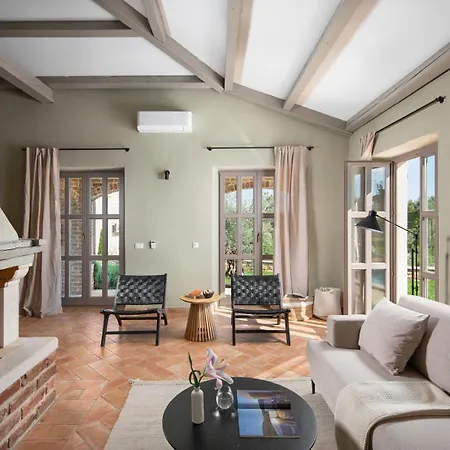 Villa Rustic Rorripa & Reichardia With A Pool *