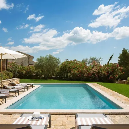 Villa Rustic Rorripa & Reichardia With A Pool Sveti Lovrec Pazenaticki