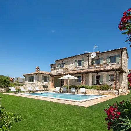 Rustic Rorripa & Reichardia With A Pool Villa *