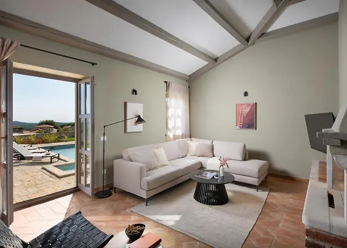 Rustic Rorripa & Reichardia With A Pool * Sveti Lovreč Pazenatički