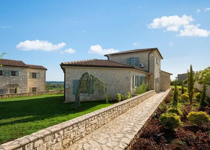 Rustic Rorripa & Reichardia With A Pool Villa *