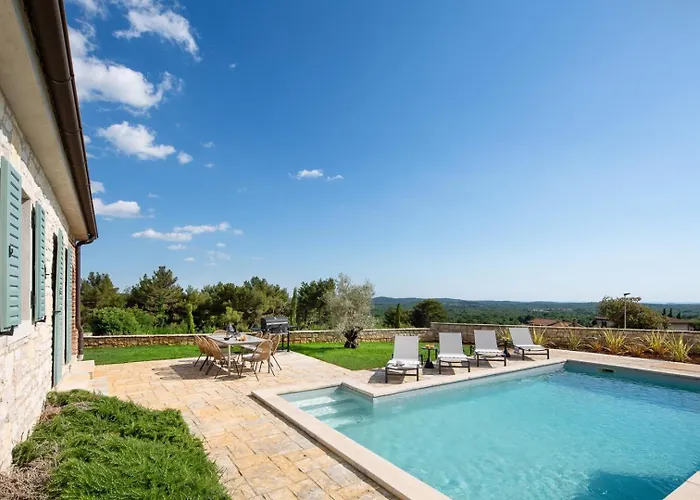 Rustic Rorripa & Reichardia With A Pool * Sveti Lovreč Pazenatički