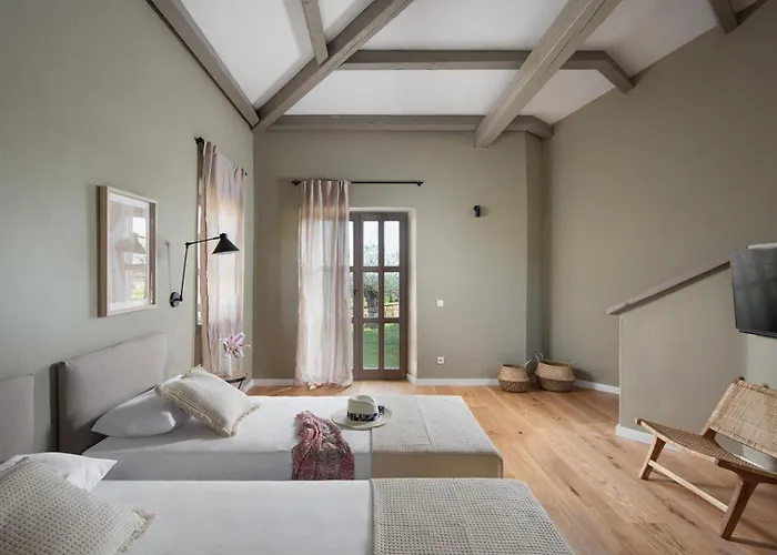 Villa Rustic Rorripa & Reichardia With A Pool