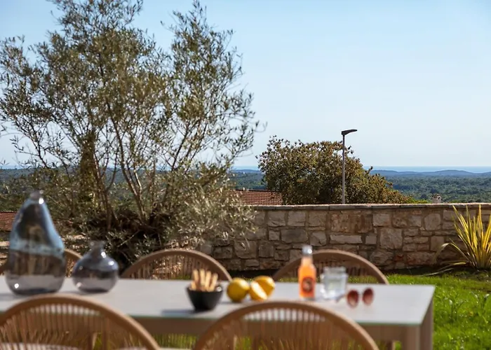 Rustic Rorripa & Reichardia With A Pool Villa *