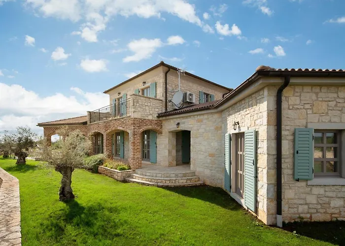 Rustic Rorripa & Reichardia With A Pool * Sveti Lovreč Pazenatički