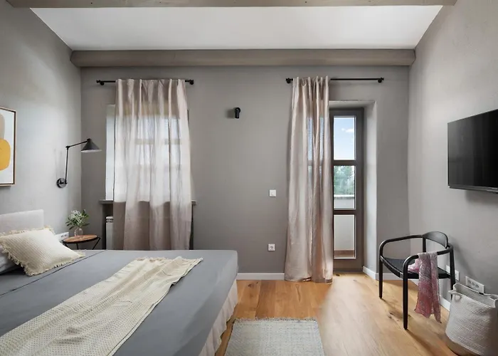 Rustic Rorripa & Reichardia With A Pool Villa *