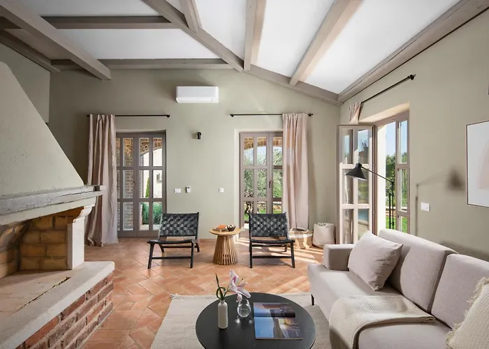 Villa Rustic Rorripa & Reichardia With A Pool *