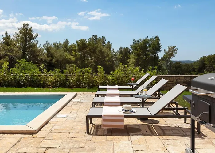 Rustic Rorripa & Reichardia With A Pool Sveti Lovreč Pazenatički