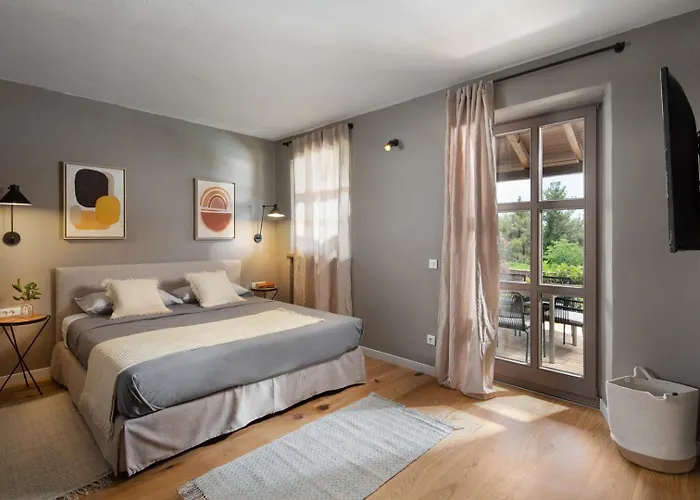 Rustic Rorripa & Reichardia With A Pool