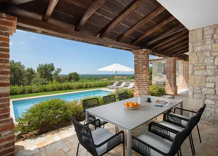 Rustic Rorripa & Reichardia With A Pool