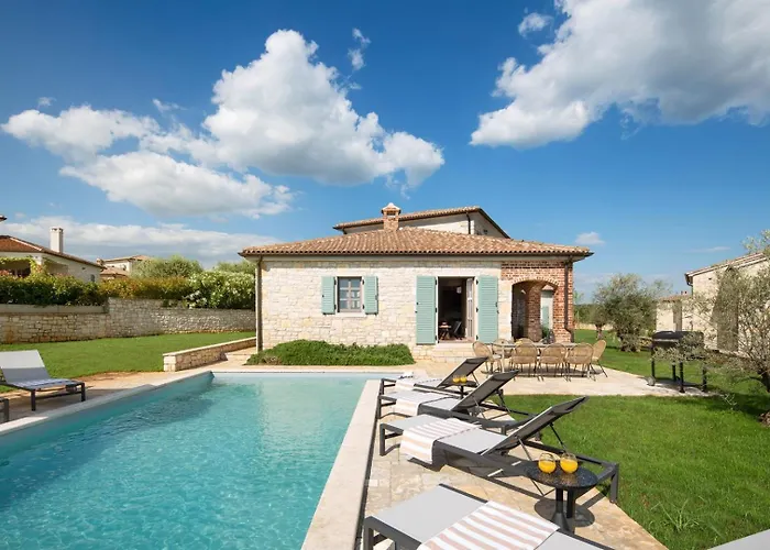 Rustic Rorripa & Reichardia With A Pool * Sveti Lovreč Pazenatički