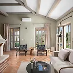 Vila Rustic Rorripa & Reichardia With A Pool *
