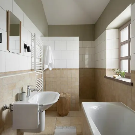 Vila Rustic Rorripa & Reichardia With A Pool *